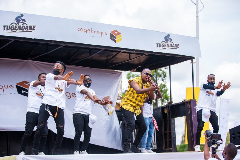 Platini ni we muhanzi waherekeje Cogebanque muri Tour du Rwanda 2021