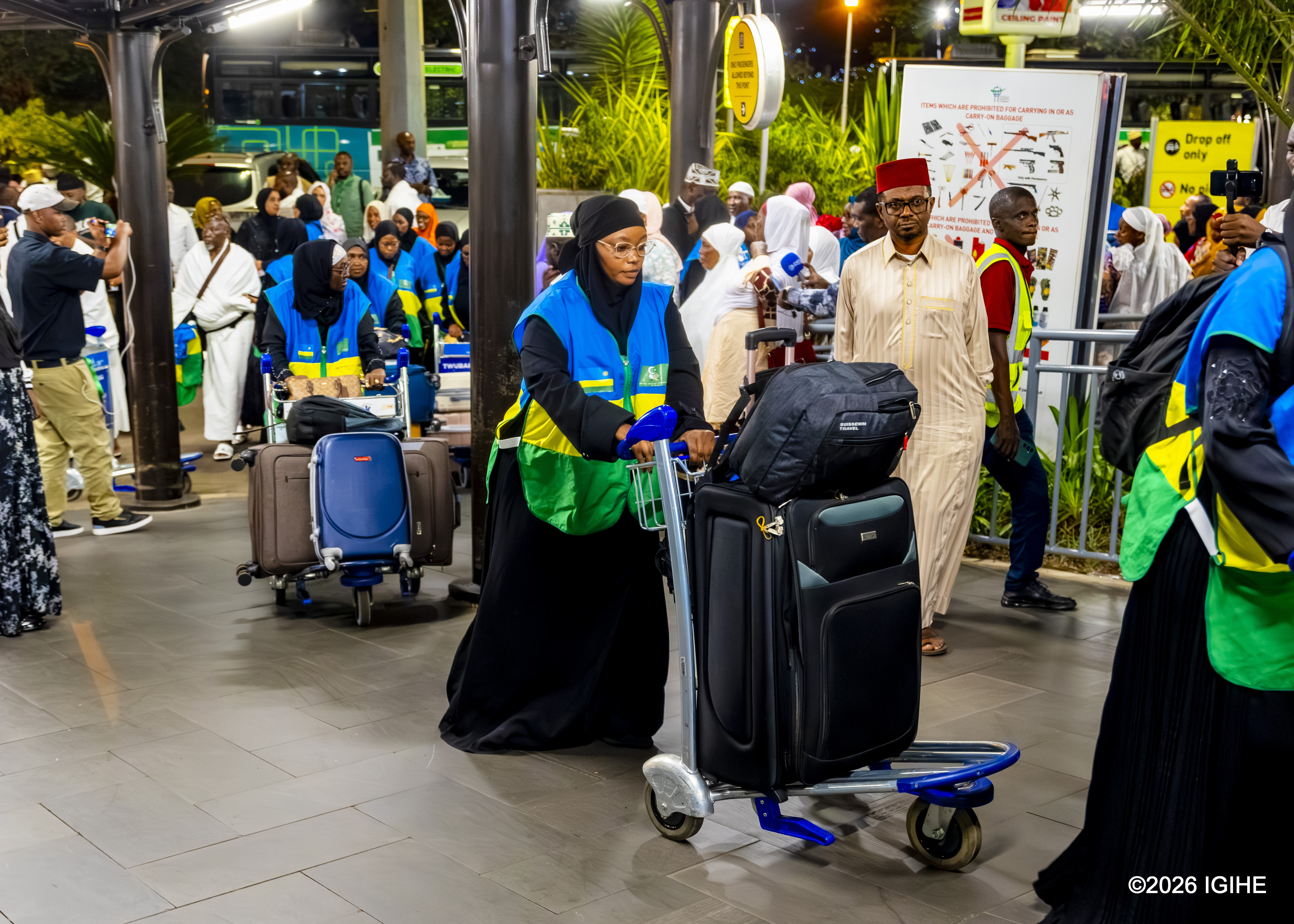 Ubwo Abayisilamu b’abagore bagiye i Mecca binjiraga ku Kibuga Mpuzamahanga cy’indege cya Kigali