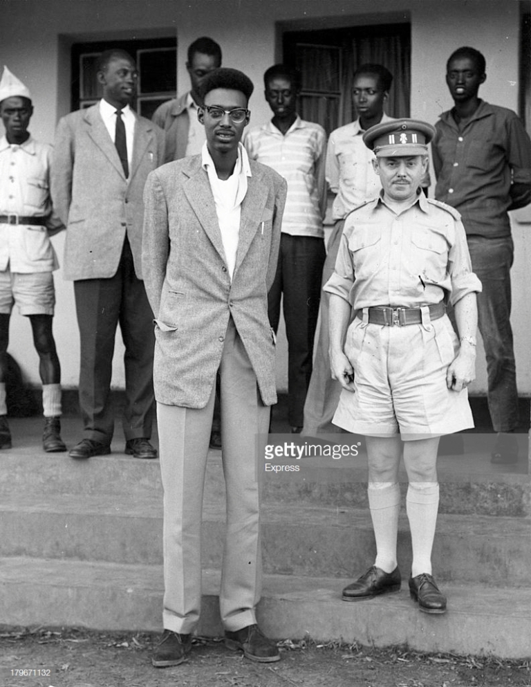 Umubiligi General Janssens yifotozanya n'Umwami Kigeli mu Ugushyingo 1959