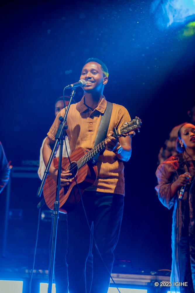 Umuramyi Israel Mbonyi yishimiwe  cyane muri iki gitaramo