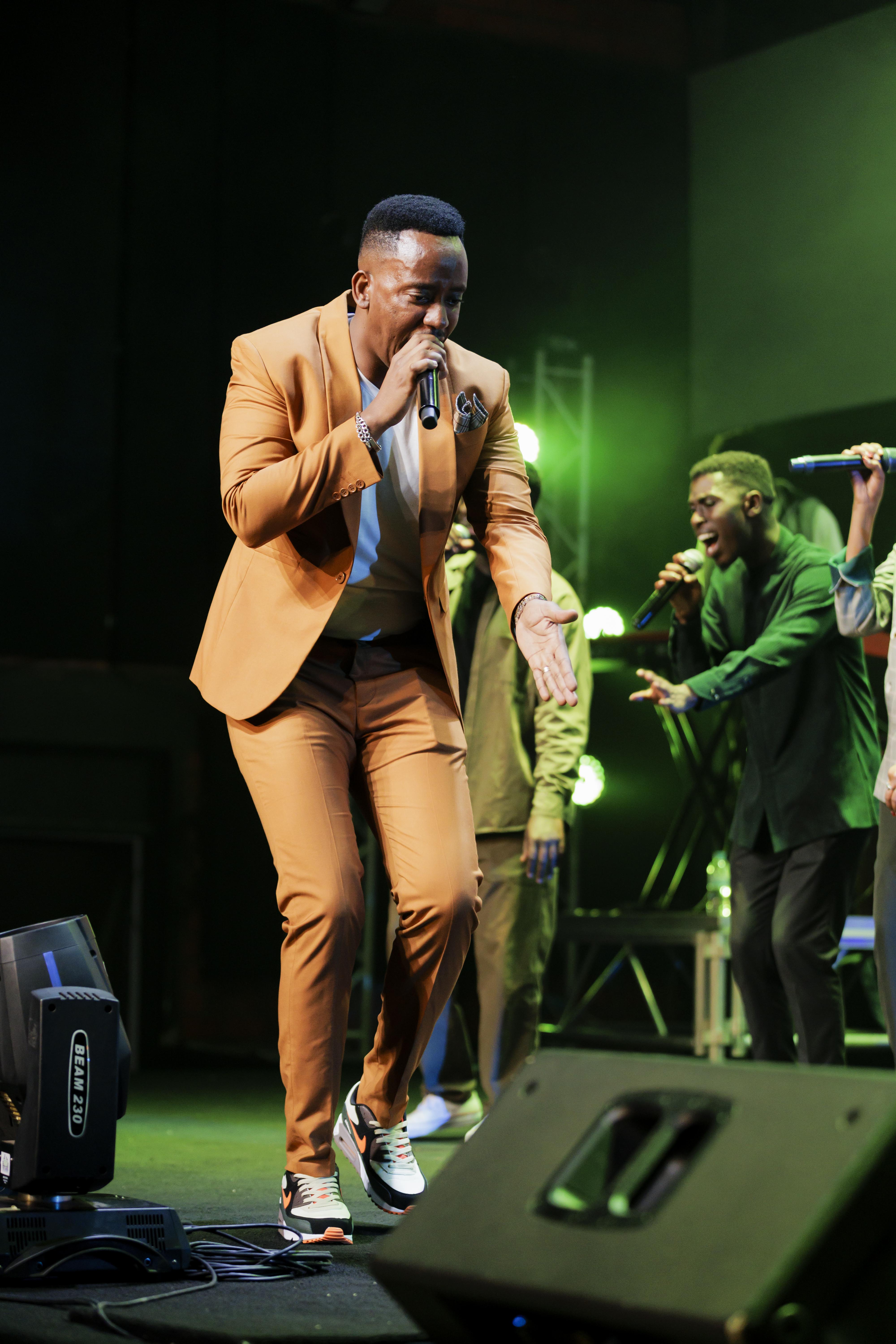 Umuramyi Jean Christian ni umwe mu bafashije Christophe kumurika album