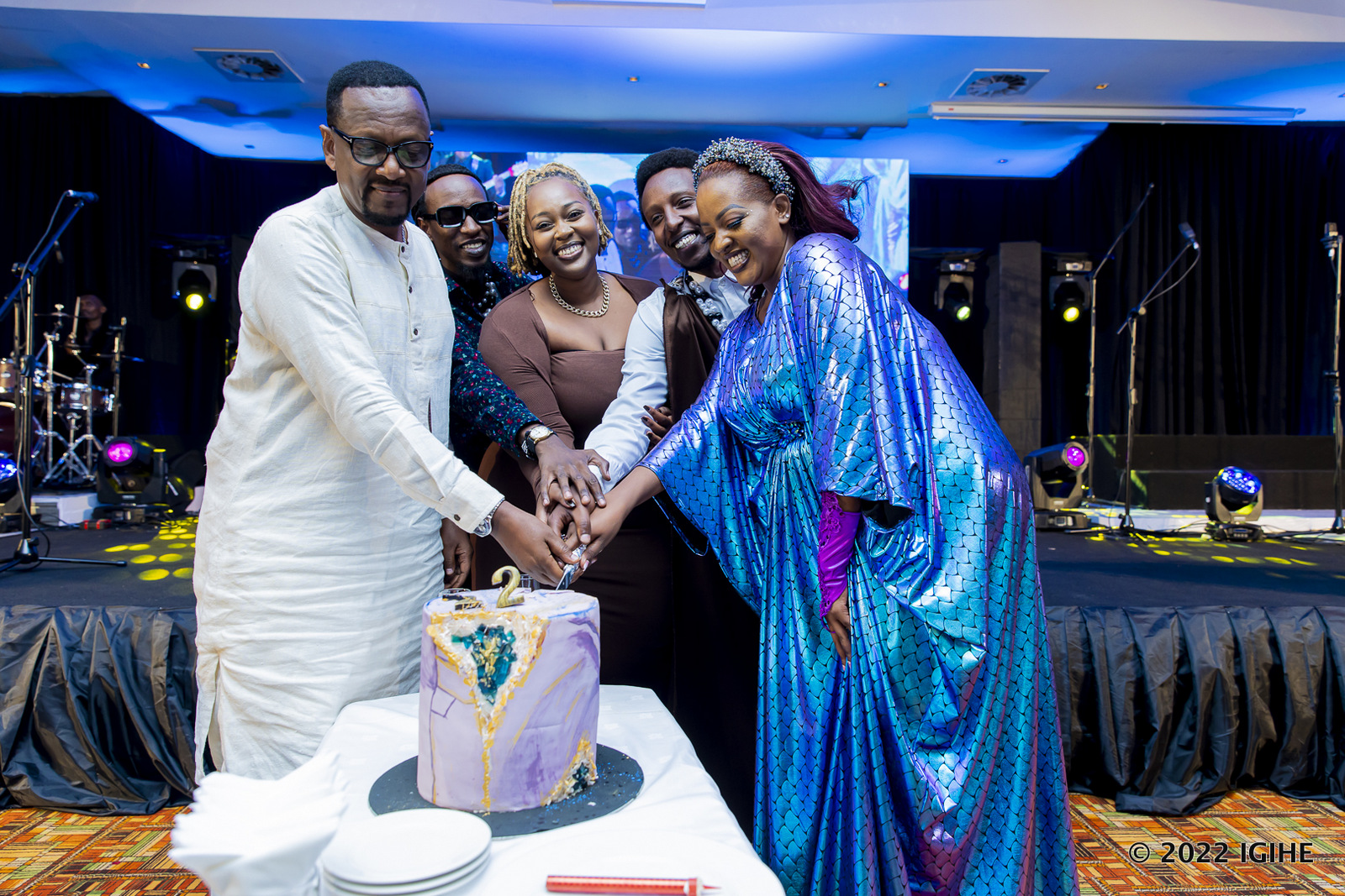 Umuryango wa Masamba ukata umutsima na Aline Gahongayire