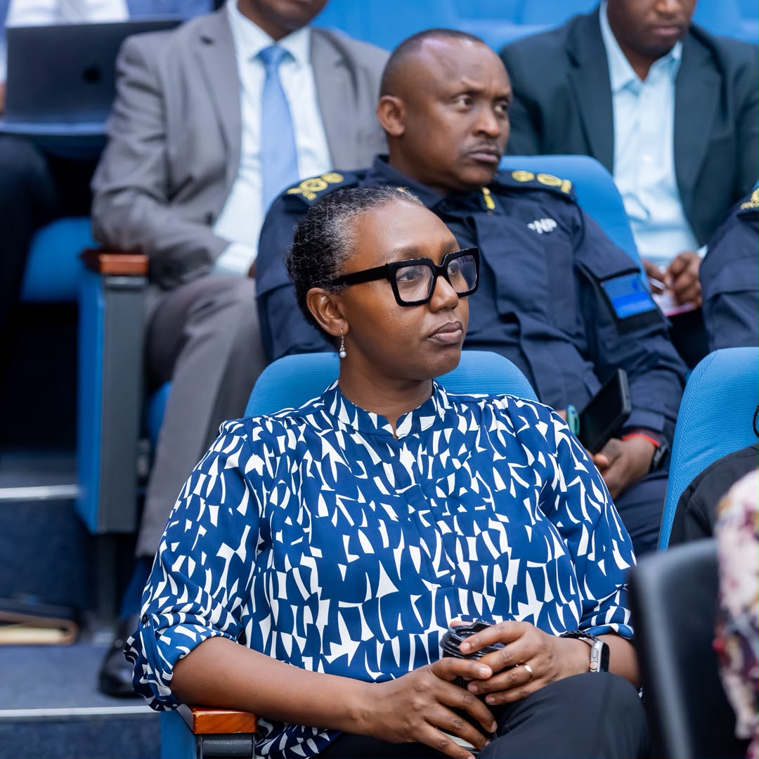 Umuvugizi wa Guverinoma y'u Rwanda, Yolande Makolo na we ari mu bitabiriye inama yiga ku guhangana n'ibibazo byugarije umuryango