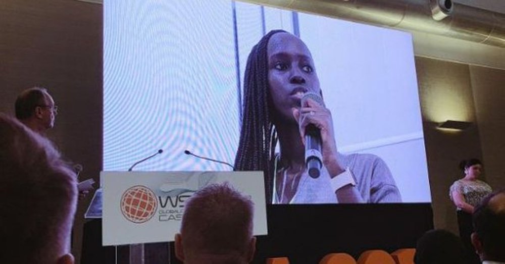 Umuyobozi Mukuru wa Irembo, Faith Keza ubwo yakiraga iki gihembo