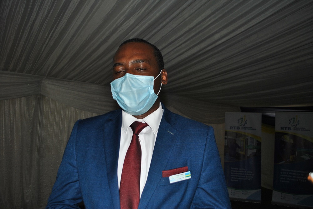 Umuyobozi Mukuru wa RTB, Umukunzi Paul, yasabye abarimu bahawe mudasobwa kuzazisigasira