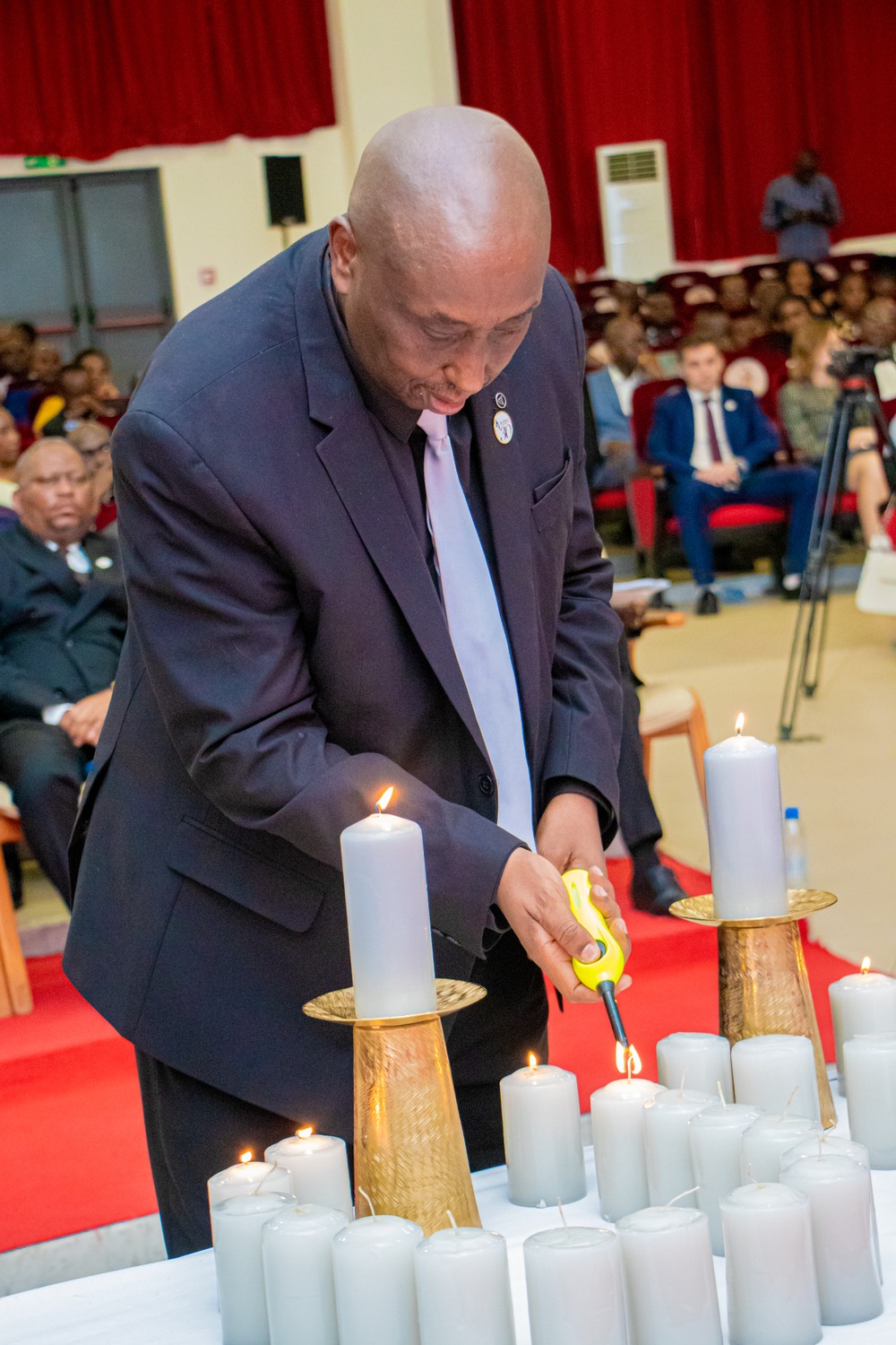 Umuyobozi w'ihuriro ry'Abanyarwanda batuye muri Congo Brazzaville na we yacanye urumuri rw'icyizere