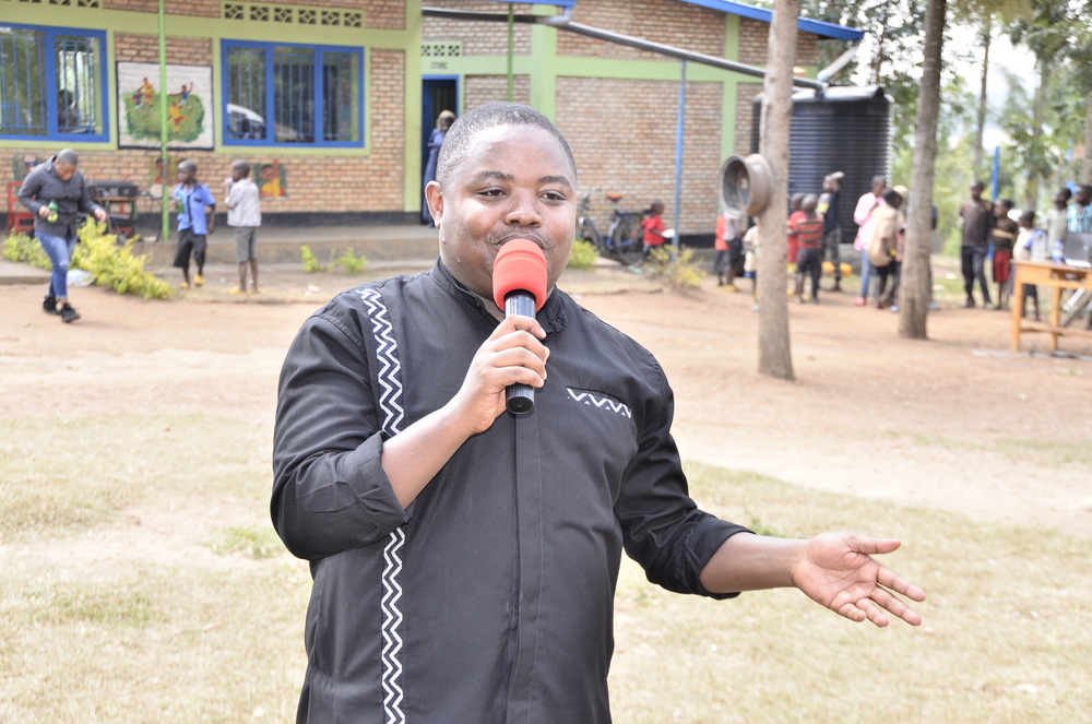 Uyu munyamakuru amaze igihe atangije umuryango wita ku buzima bw'abana