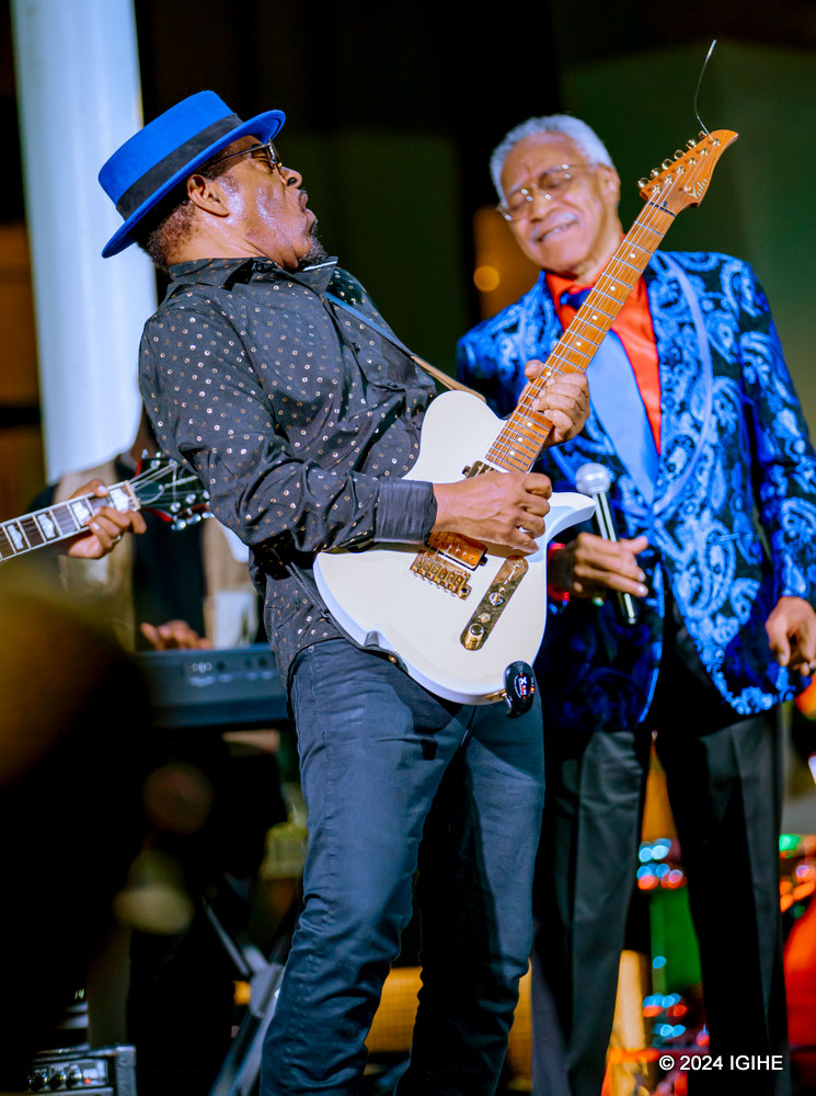 Vasti Jackson aha yikiranuraga n'imirya ya guitar