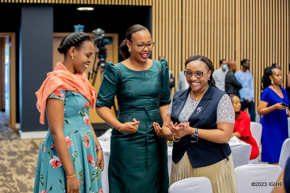 Minisitiri wa Siporo, Aurore Mimosa Munyangaju na Minisitiri w'Uburezi, Dr Uwamariya Valentine bitabiriye aya masengesho yo gusabira igihugu