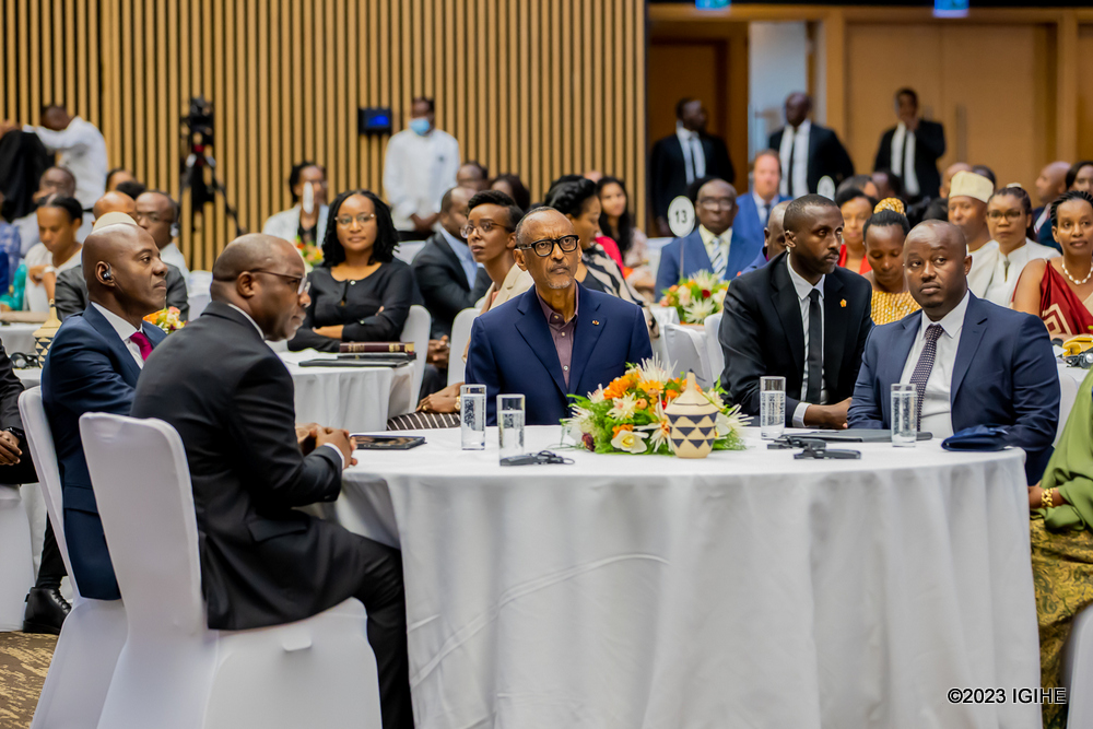 Perezida Paul Kagame yifatanyije n'abanyamadini mu gikorwa cyo gusengera Igihugu