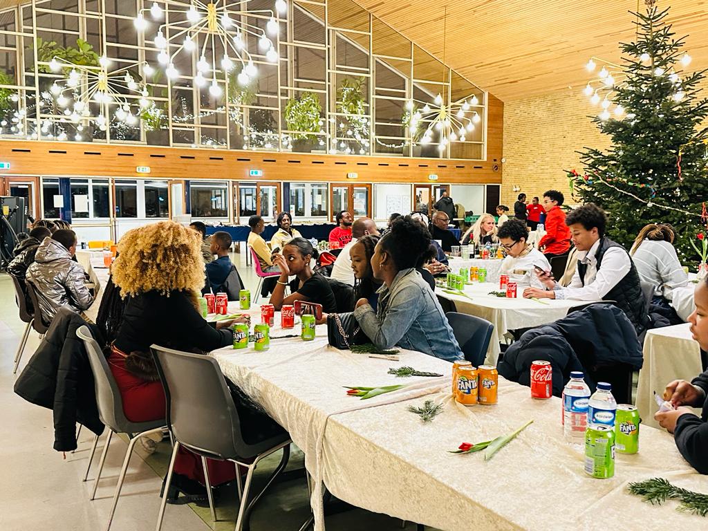 Abanyarwanda batuye mu murwa mukuru wa Danemark, Copenhagen n’inshuti z’u Rwanda, bahuriye mu gitaramo gisoza umwaka