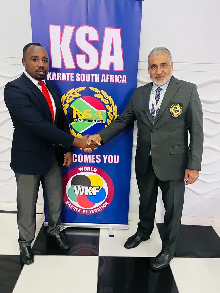 Mwizerwa ari kumwe n'uwari Perezida wa UFAK ( Union des Federation Africaine de Karate), Mr Taher Musbahi