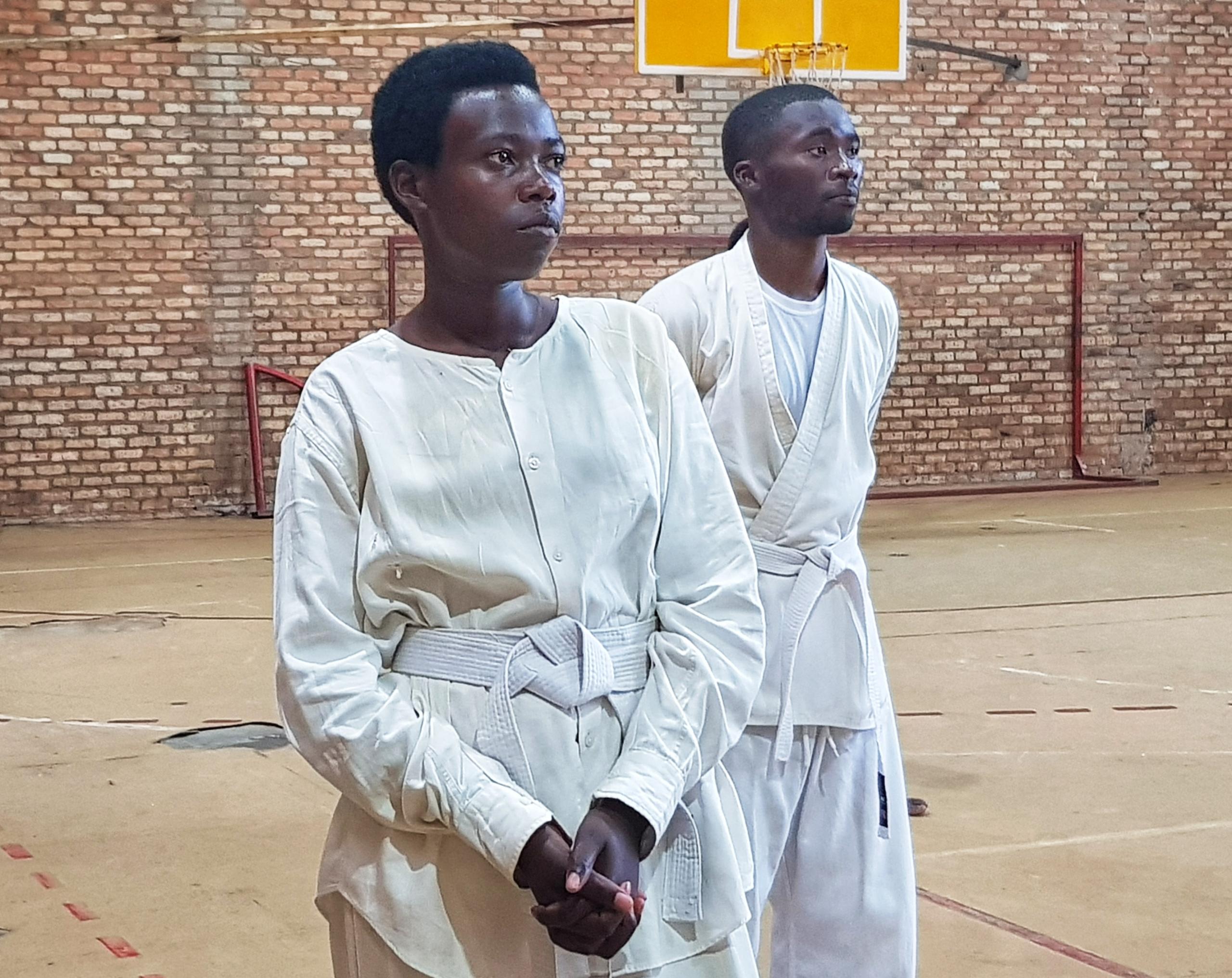 Kankuyo Agnès, umwe mu bakobwa bake bari bitabiriye aya mahugurwa, yasabye ubuyobozi bwa Federasiyo kumanura Karate hasi kuko hari benshi bakeneye kuyiga