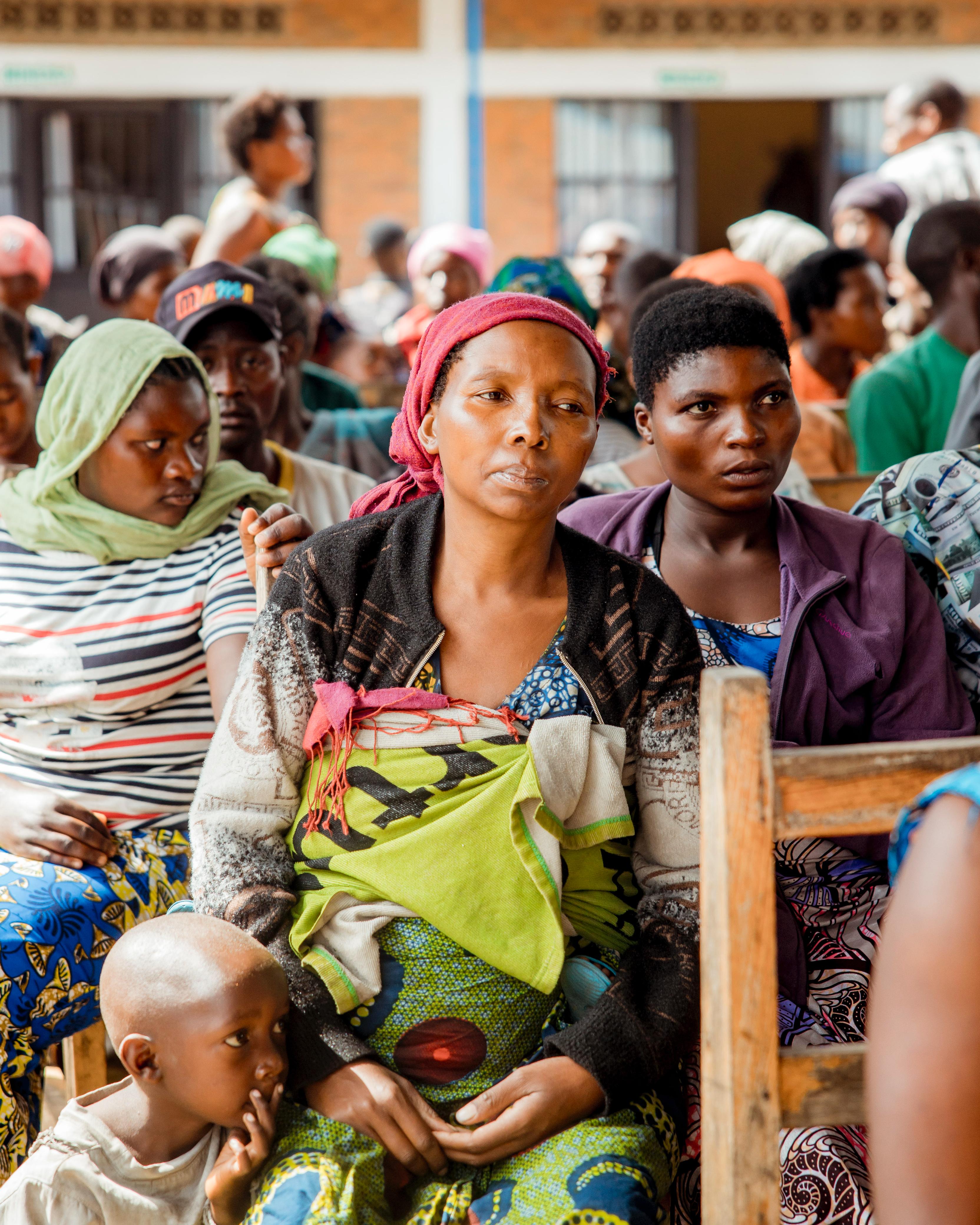 Bageze mu nkambi, berekwa aho kwicara mu gihe bandikwaga