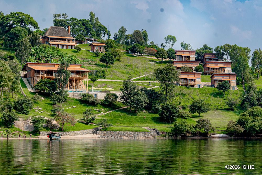Umutuzo Lodge igizwe n’inzu esheshatu zose zireba ku Kiyaga cya Kivu, zirimo n'izakira imiryango