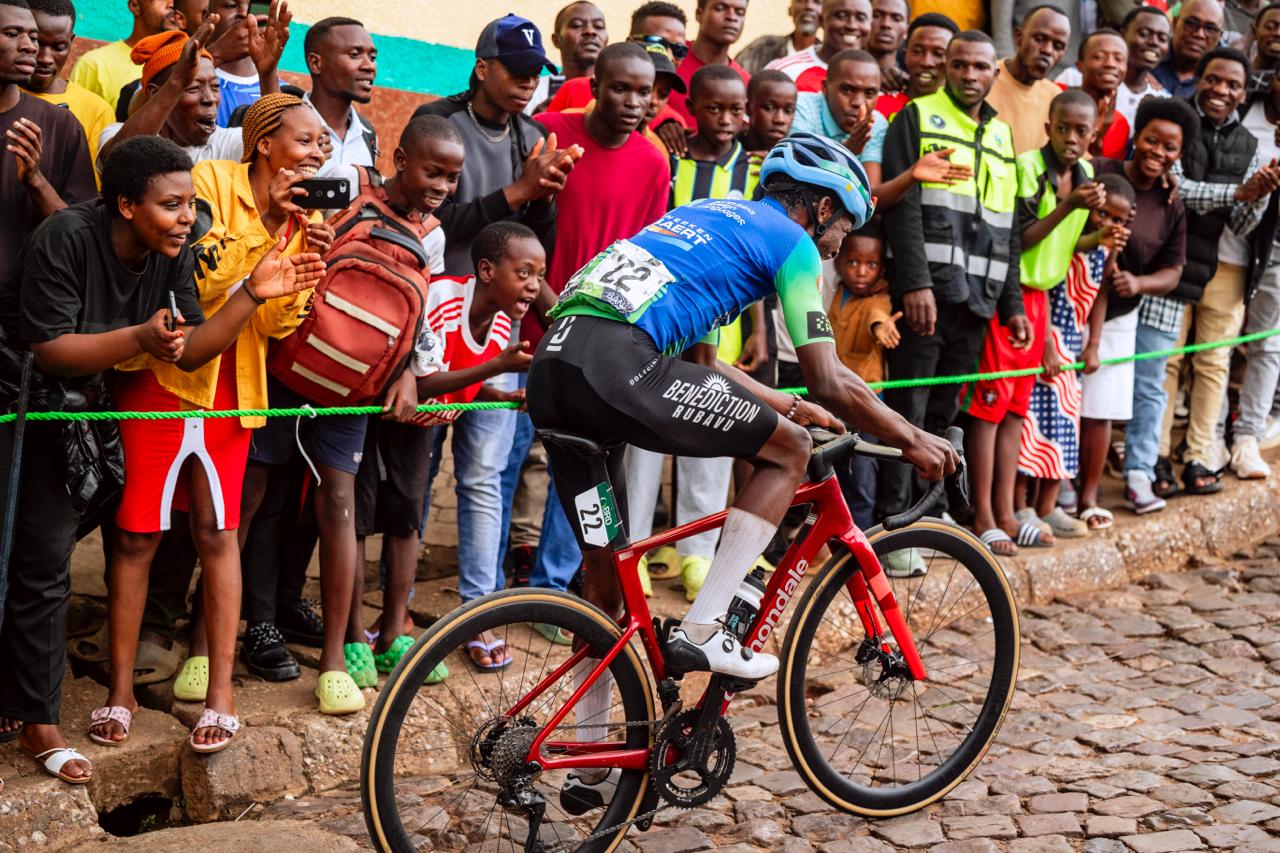 Ubwo Karadiyo yazamukaga Kwa Mutwe, mu Gace ka Karindwi ka Tour du Rwanda 2026