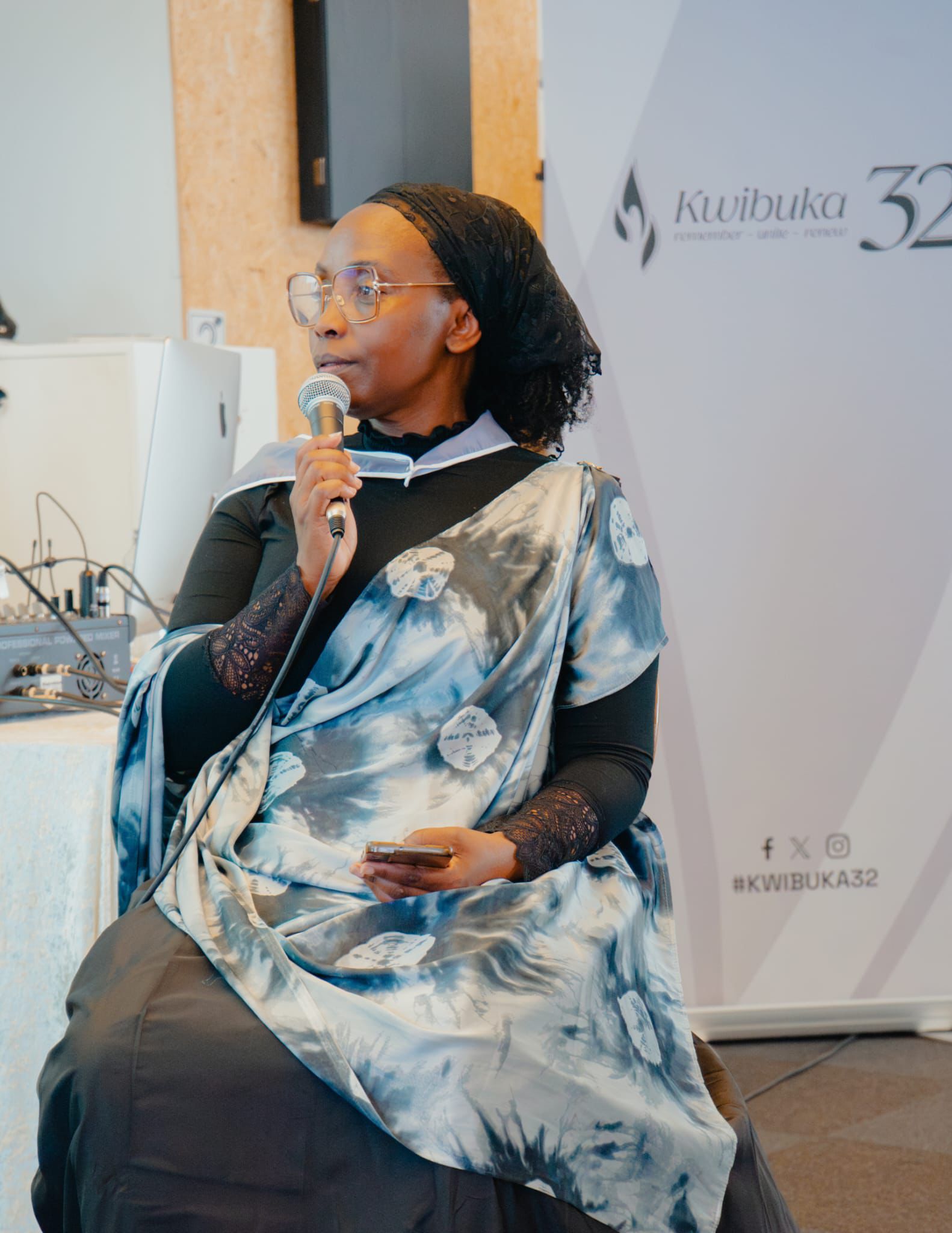 Jackline Hansen yayoboye ikiganiro cyahuriyemo, Dr. Ngoga Innocent , Egide Semukanya, uyobora IBUKA-Danemark, Jean Claude Gakimbiri na Geraldine Umutesi