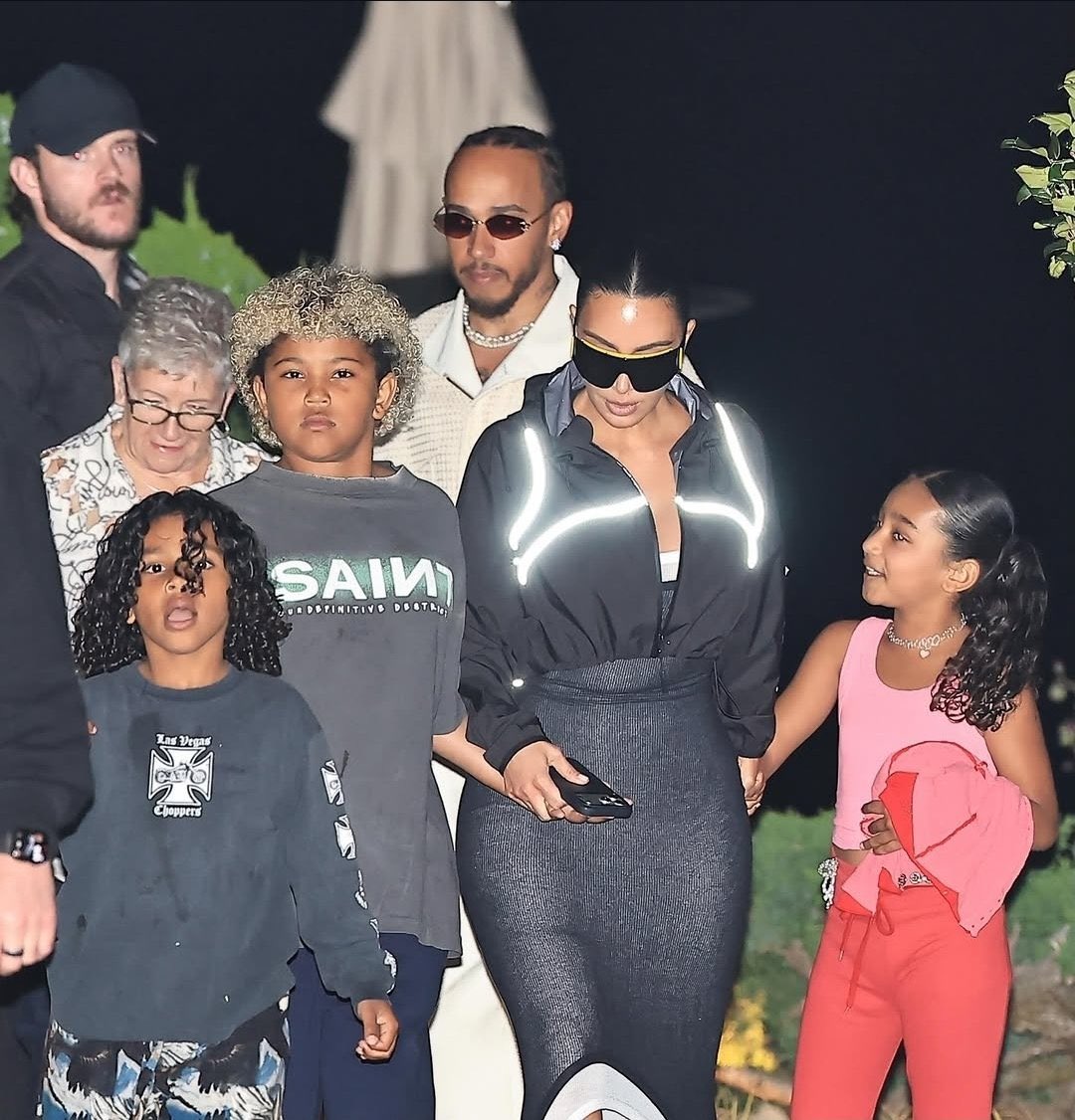 Lewis Hamilton yajyanye nyina muri ibi birori