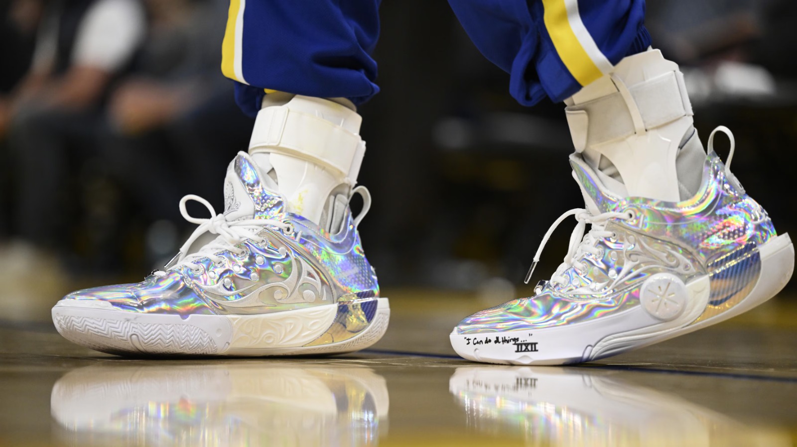 Stephen Curry agiye kujya yambara inkweto za Li Ning