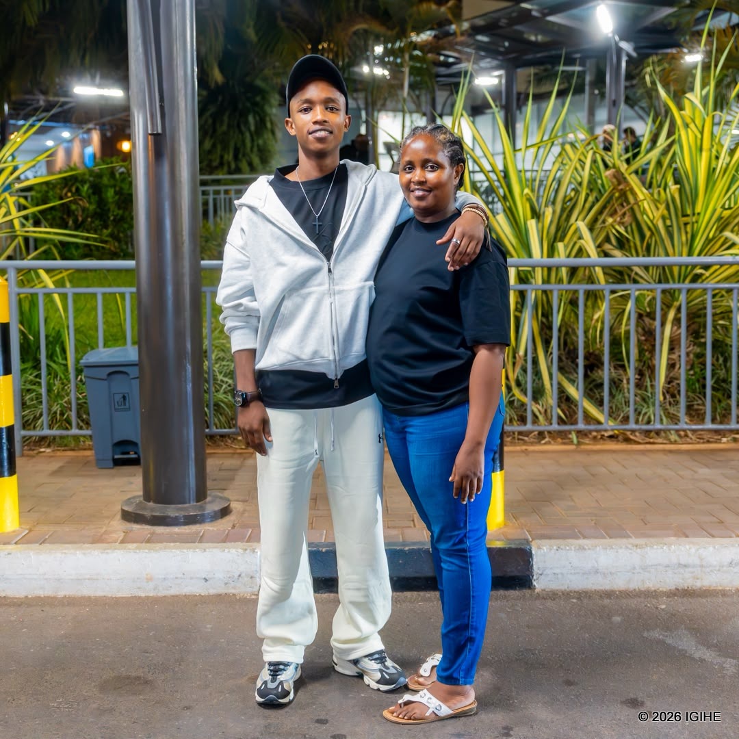Nyatanyi yafashe amafoto y'urwibutso mbere yo kujya muri Luxembourg