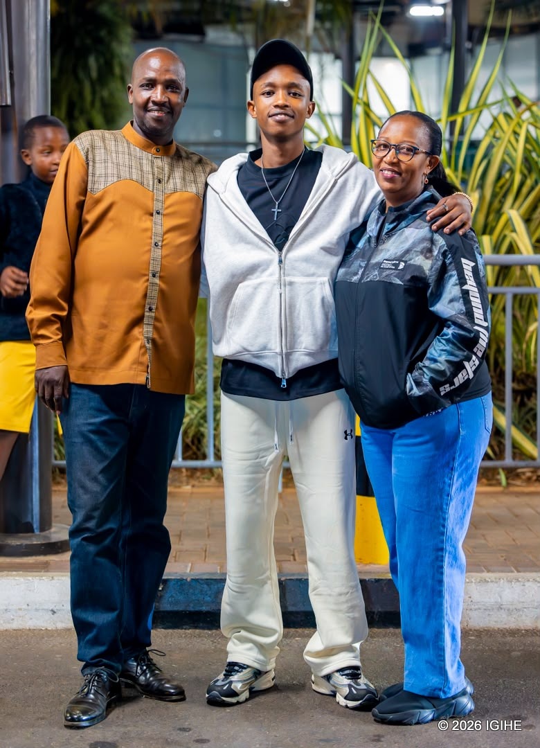 Ababyeyi ba Nyatanyi bamubaye hafi mu rugendo rw'umupira w'amaguru