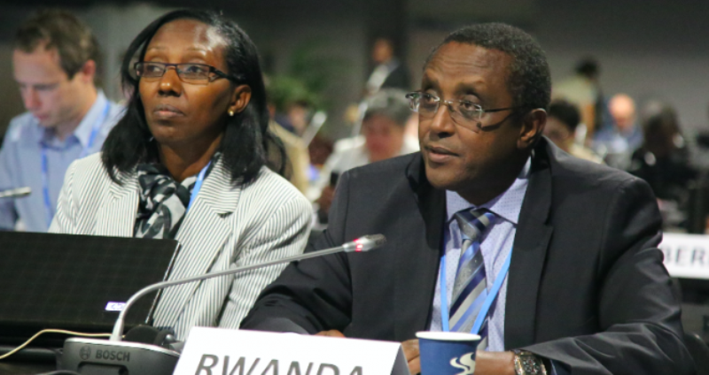 Minisitiri Vincent Biruta na Collette Ruhamya