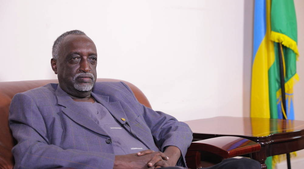 Tito Rutaremara yasobanuye ko nubwo adasenga, yubaha abasenga, akanabashyigikira