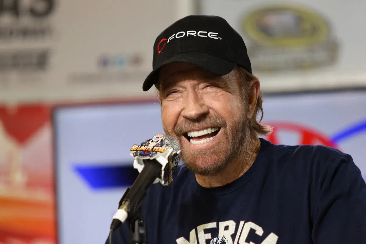 Chuck Norris arembeye mu bitaro