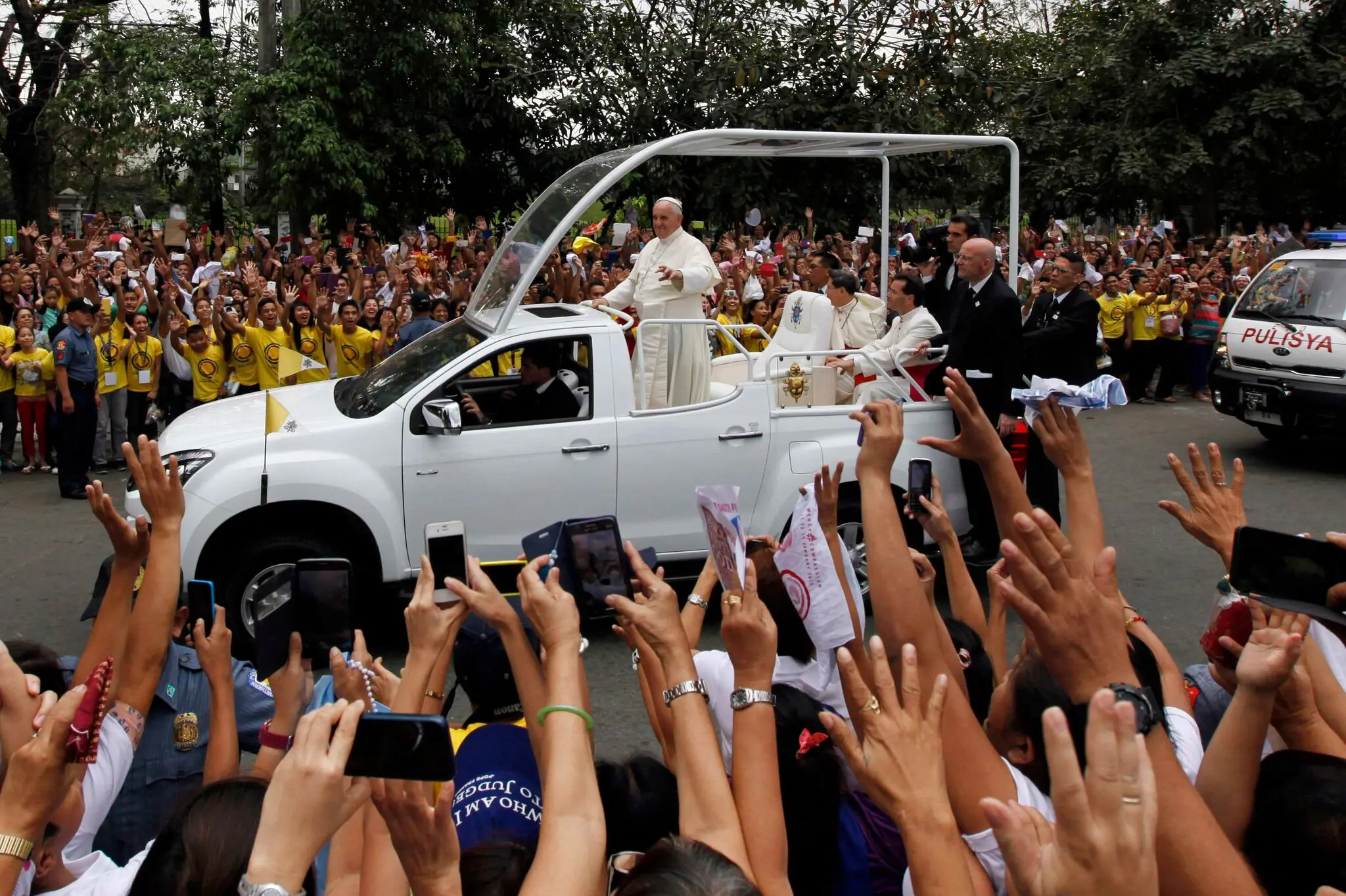 Ubwo Papa Francis yasuhuzwaga n'abakristu i Manila muri Philippines mu 2015