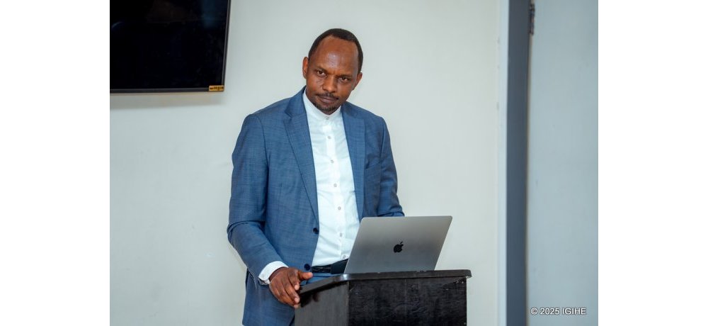 Umuyobozi mukuru wa ILPD, Dr. Muyoboke Karimunda Aimé, yabwiye abanyeshuri ba MKU, ko bakwiye kwegera abaturage bakabakemurira ibibazo