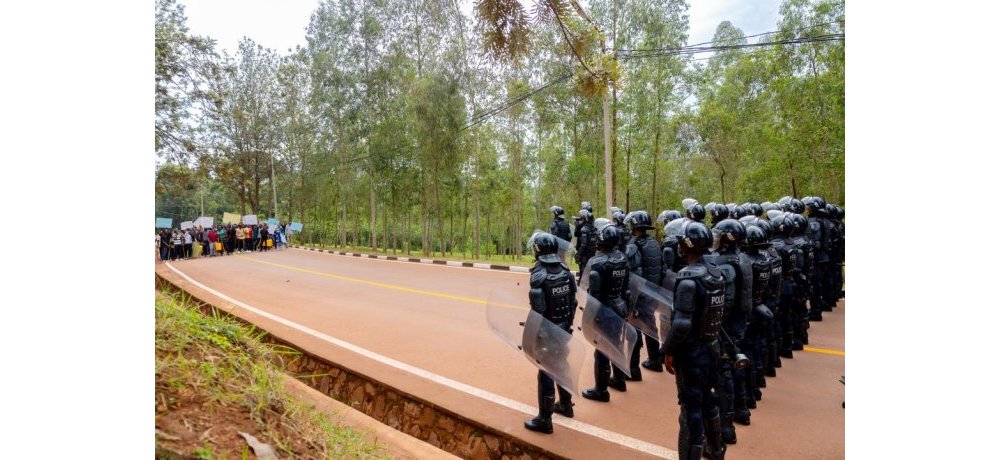 Abapolisi bashya berekanye uko bahangana n’abigaragambya mu gihe bibaye ngombwa