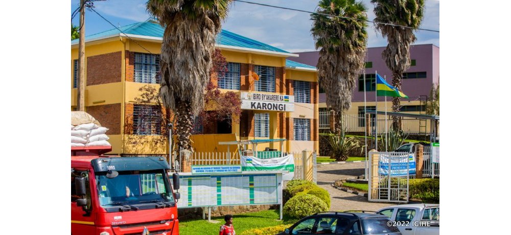 Ababyeyi b’i Karongi barasaba ubuyobozi gukurikirana Ishuri rya Rucura ritundisha abana inkwi mu mwanya w’amasomo