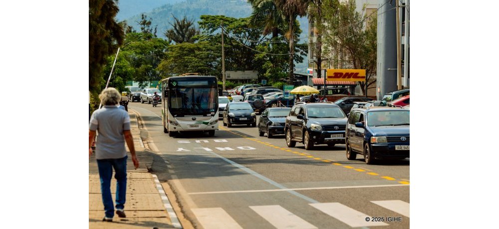 Abanya-Kigali batangiye gusogongera ku byiza by’uburyo bushya bwo gutwara abagenzi ku buryo bwa rusange