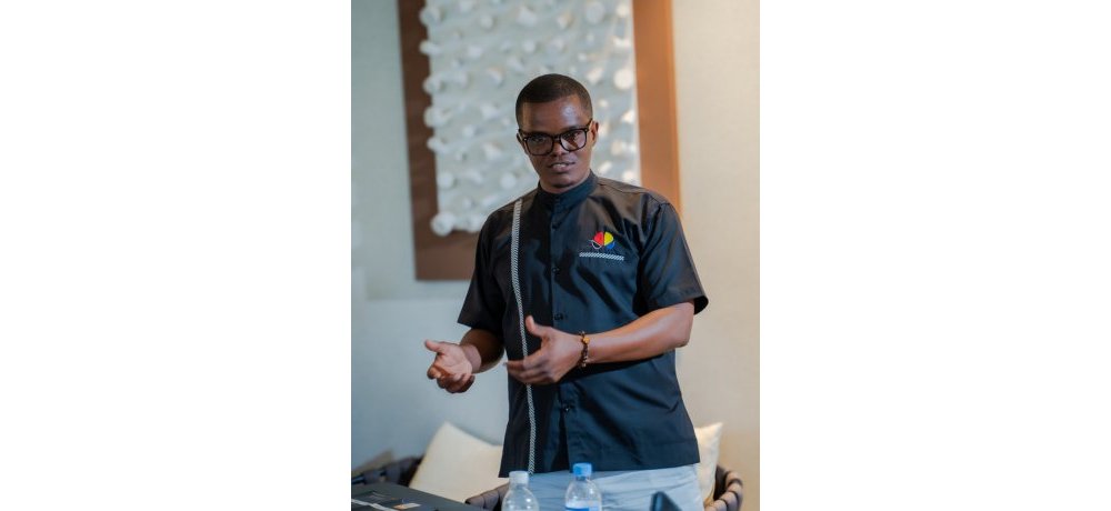 Umuyobozi muri Izyo Group, Bucyibaruta Fulgence, yavuze ko icyiza cya porogaramu zikorewe mu Rwanda ari uko byorohera Abanyarwanda kuba babaza bahuye n’ikibazo