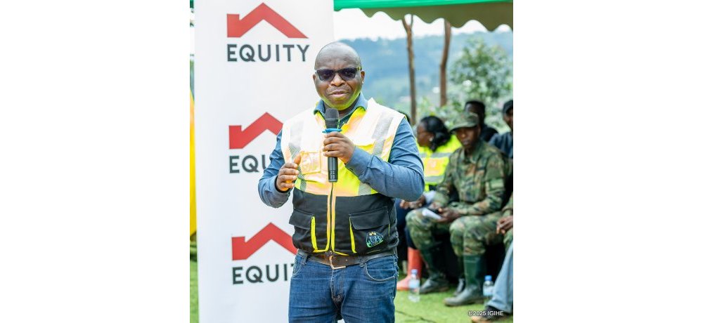 Umuyobozi Mukuru wa Kaminuza ya UTAB, Padiri Dr. Munana Gilbert, yari yitabiriye iki gikorwa cyo gutera ibiti muri uyu murenge
