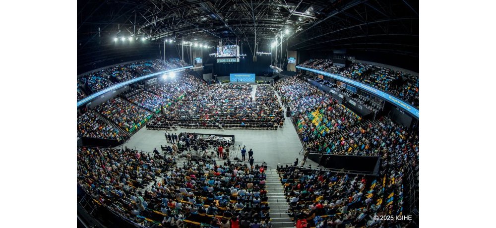 Abanyarwanda bo mu bice byose by’igihugu bitabiriye ibiganiro na Perezida Kagame abafite ibibazo Umukuru w’Igihugu arabikemura