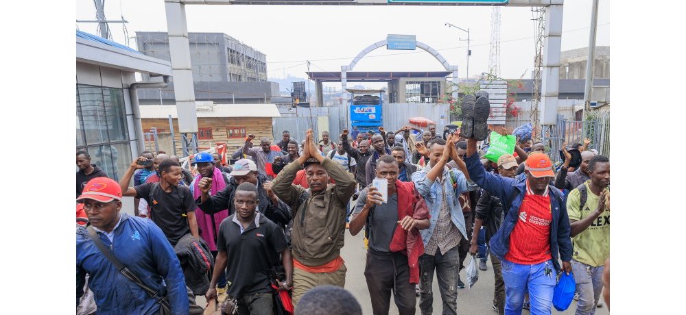 Abashoferi batandukanye bakoreraga muri RDC bafashijwe gutaha mu Rwanda no kuhanyura bajya mu bihugu byabo mu gihe urugamba rwari rurimbanyije muri RDC