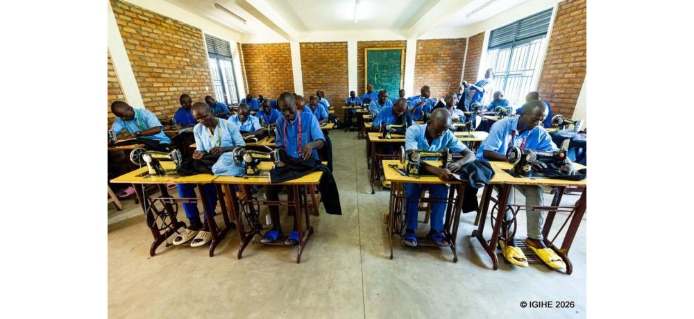 Abagororerwa Iwawa bigishwa imirimo itandukanye irimo no kudoda