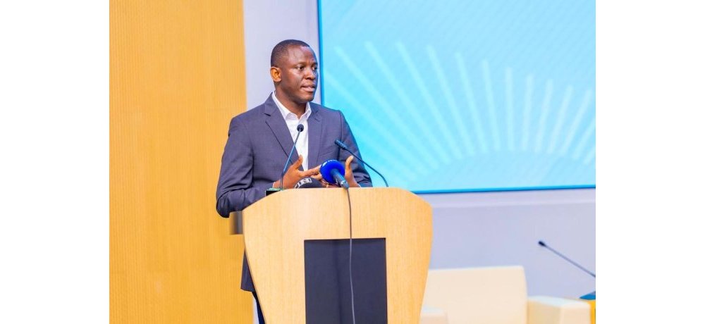 Minisitiri w’Ubutegetsi bw’Igihugu, Habimana Dominique, yijeje abaturarwanda ko ibibazo bikigaragara mu mitangire ya serivisi hirya no hino mu gihugu, bigiye kuvugutirwa umuti