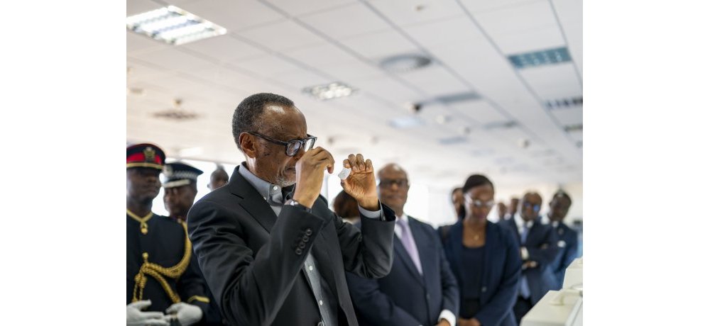 Perezida Kagame yasuye ikigo cyo muri Botswana gishinzwe ubucuruzi bwa Diamant