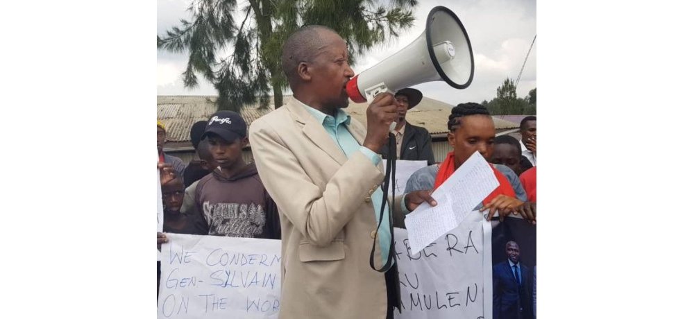 Umuyobozi w’Inkambi ya Kigeme,  Munyakarambi  Sebutozi Edson, yananenze u Burundi bwivanze mu bibazo bya Congo 