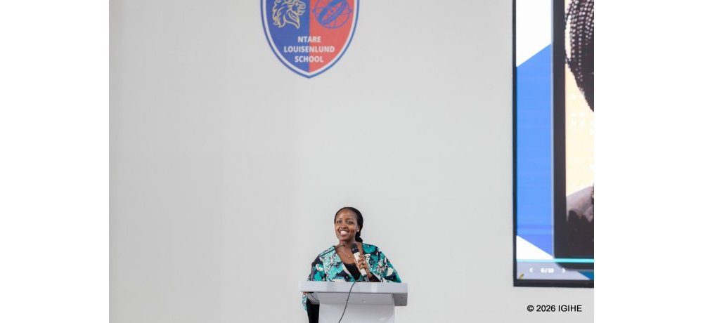 Minisitiri w’Ikoranabuhanga na Inovasiyo, Ingabire Paula, yibukije abakobwa ko ibibazo bafite ari bo bakwiye kugira uruhare mu kubikemura kuko ari bo babizi neza kurenza basaza babo
