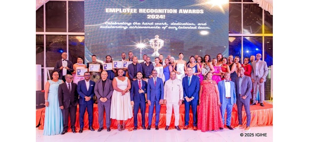 Muri ibi birori hanahembwe abakozi ba LOLC Unguka Finance babaye indashyikirwa mu 2024