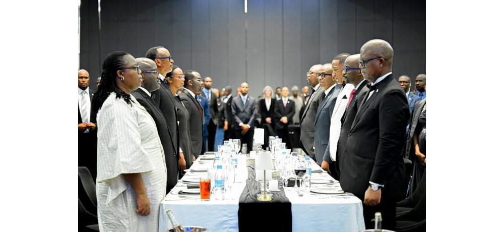 Perezida wa Botswana  Duma Boko yakiriye ku meza Paul Kagame, bishimira umubano mwiza w’ibihugu byombi