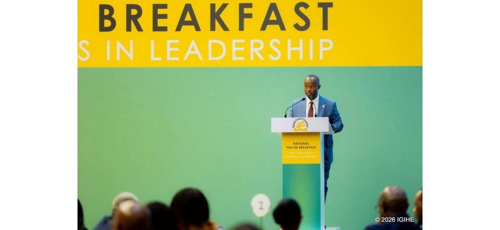 Umuyobozi Mukuru w’Umuryango Rwanda Leaders Fellowship, Moses Ndahiro, yahaye ikaze abitabiriye amasengesho yo gusengera Igihugu 