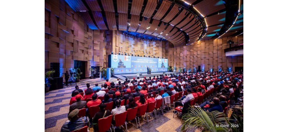 Muri iyi Nama Nkuru ya 17 y’Umuryango FPR - Inkotanyi hemerejwemo Bazivamo Christophe nk’Umunyamabanga Mukuru wa FPR-Inkotanyi, umwanya yasimbuyeho Gasamagera Wellars