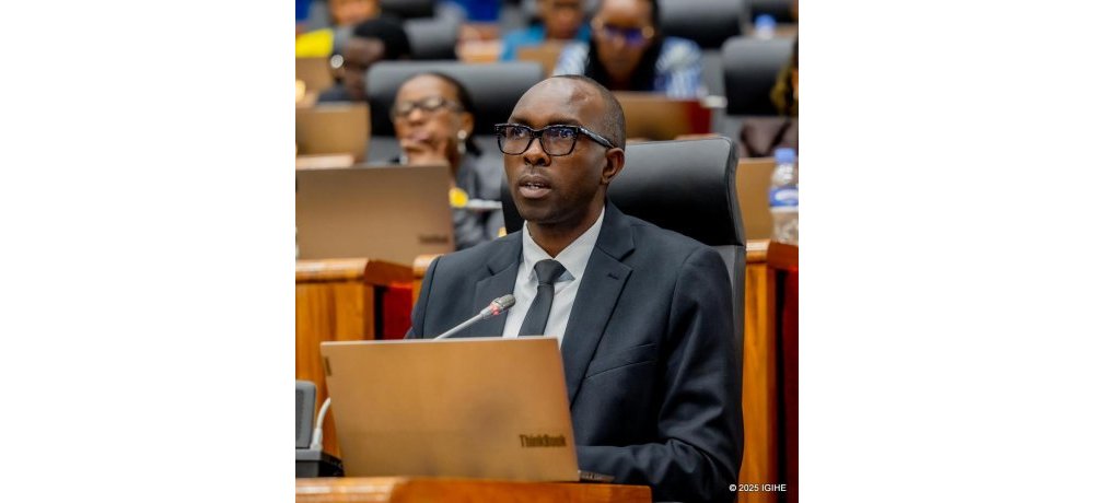 Depite Muhakwa Valens yagiye atanga ibitekerezo n’ubugororangingo