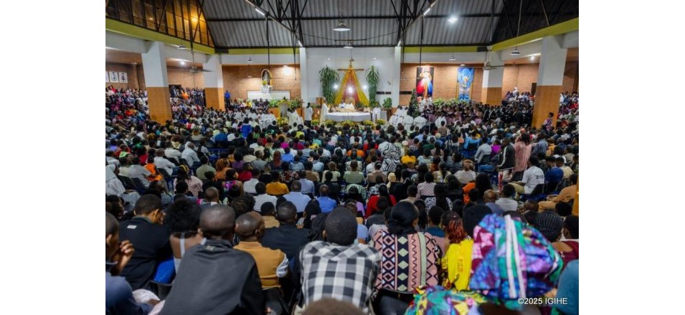 Abakirisitu ba Kiliziya Gatolika mu gitaramo cyo gusoza umwaka n’abo bashimye Imana uko yabanye nabo mu 2025
