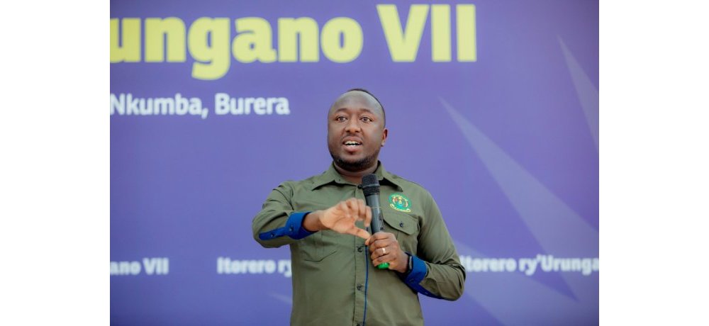 Umunyamabanga Uhoraho muri MINUBUMWE, Eric Mahoro, yasobanuriye urubyiruko ko itorero ari urubuga rufasha gusigasira amateka y’u Rwanda 