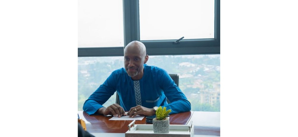 Umuyobozi Mukuru wa RDB, Jean-Guy Afrika, yavuze ko bishimiye ibyagezweho mu gihe bamaze bakorana na Arsenal